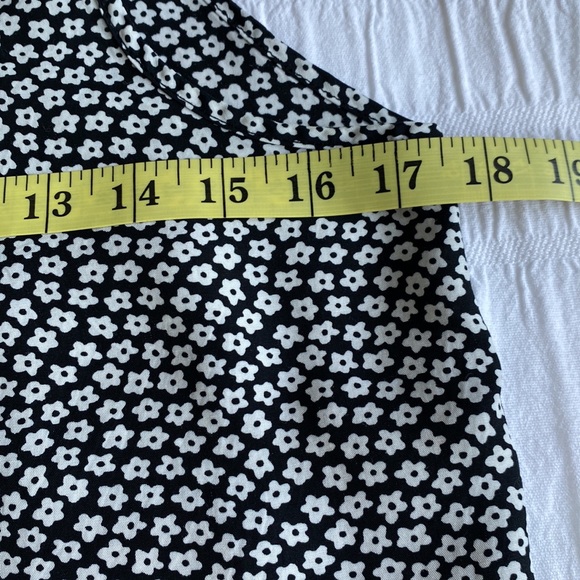 Esprit Sport black and white floral tunic style sleeveless top. 100% viscose. M - Picture 9 of 11